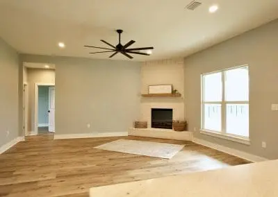 Home-Builder-Living-Room-Mantel-Fireplace-Designer-Fan-Fairhope-Interior-Design-Ideas-Home