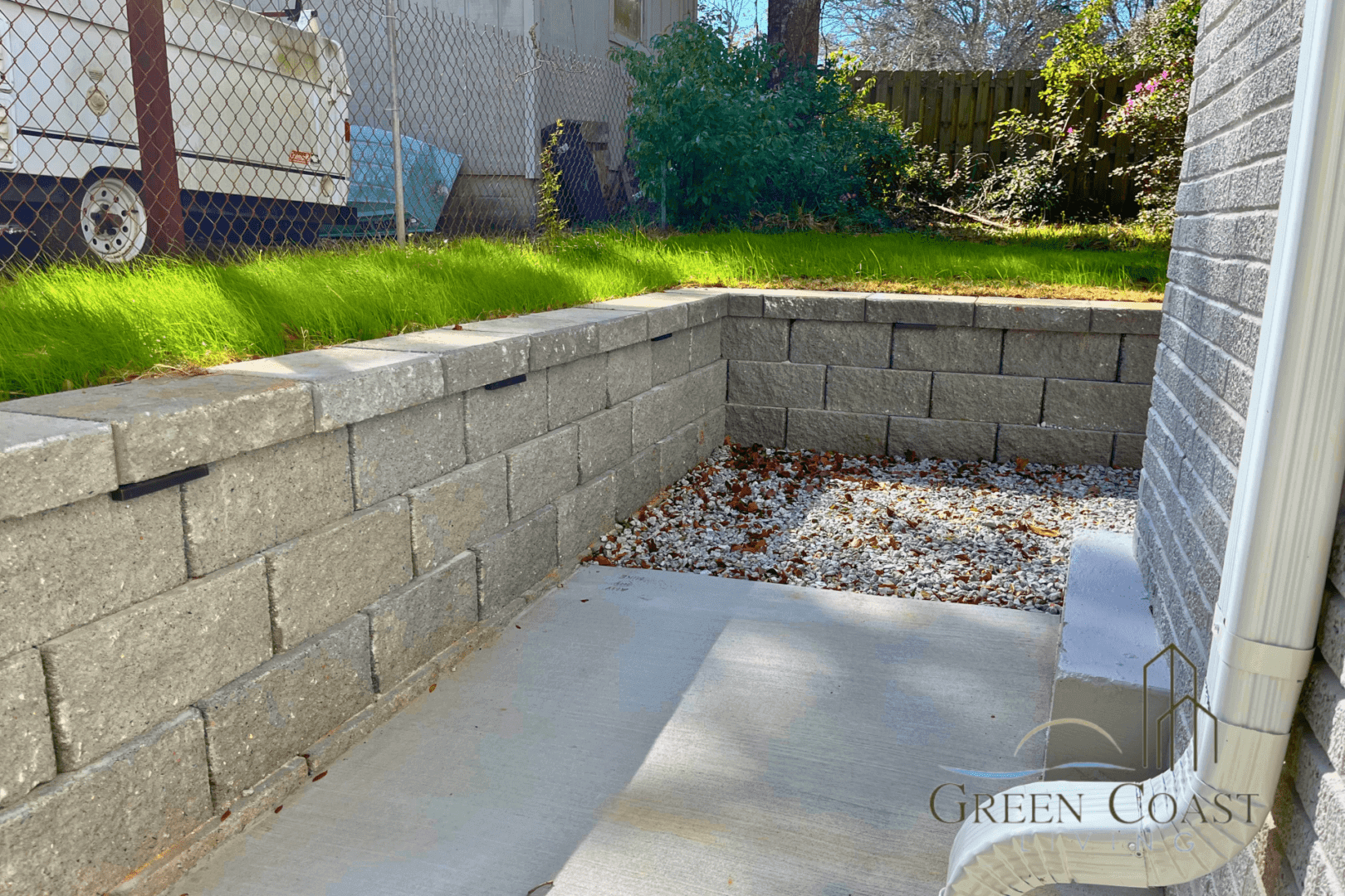 Drainage-Retaining-Wall-Sidewalk-Grass-Landscaping